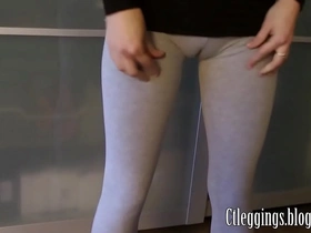 Spandex-clad workout babe shows off her assets