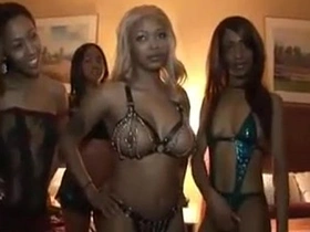 Freaky threesome with kinky babes